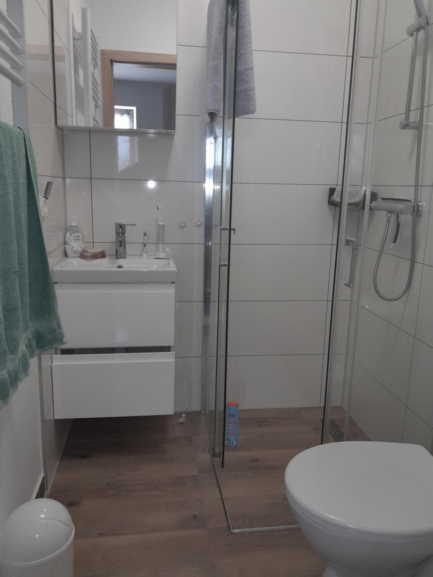 Goscinny Nad Jeziorem Limajno *